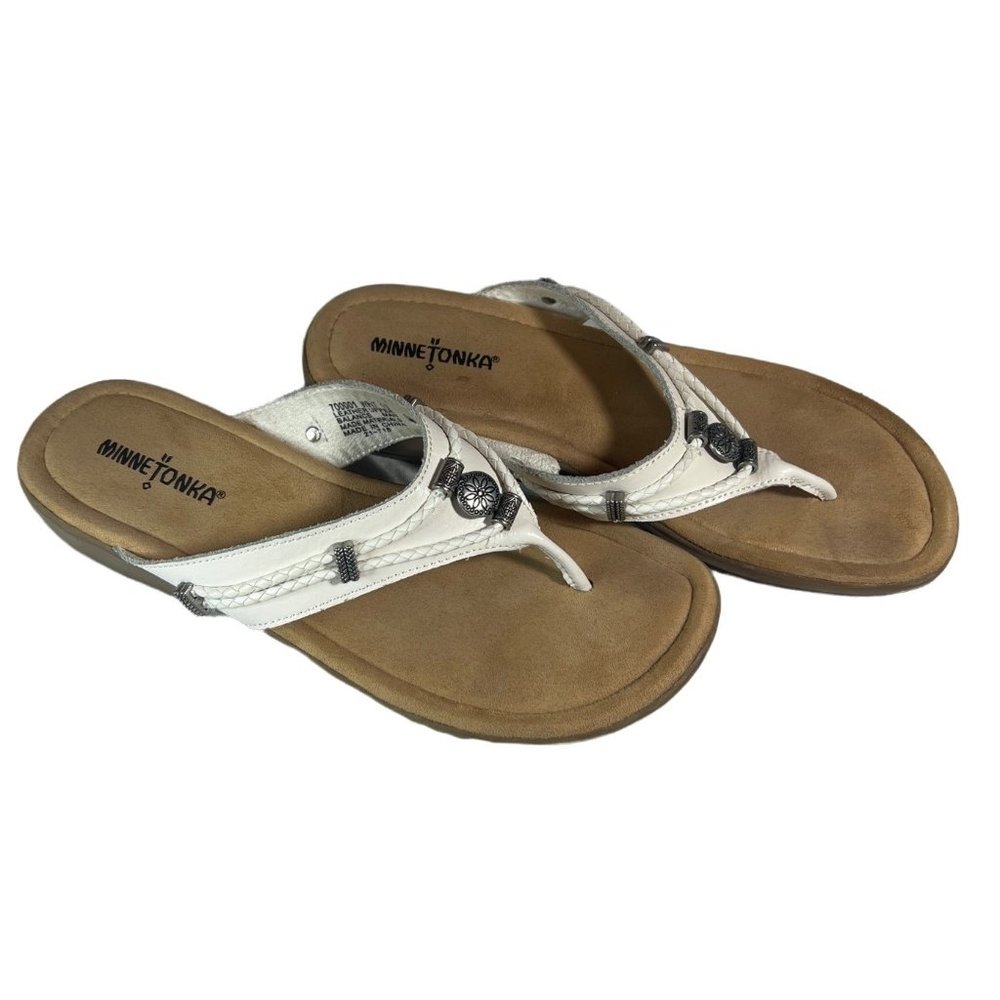 Minnetonka Women's Silverthorne 360 Sandal/Flip Flops, Made with Genuine Leather